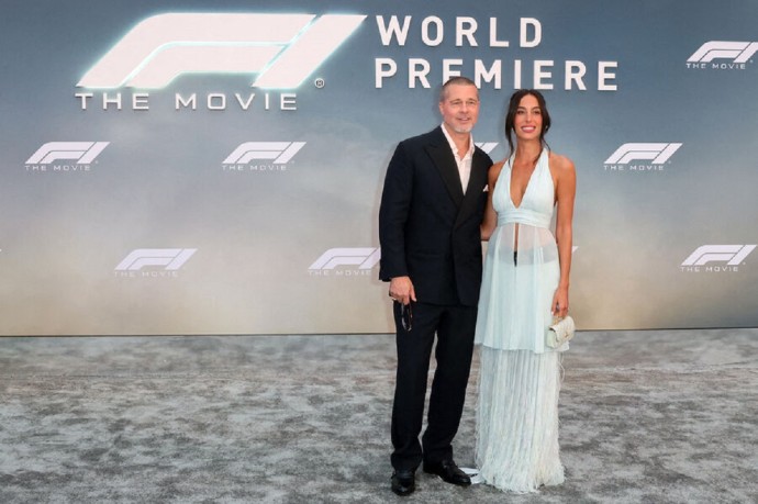 Брэд Питт и Инес де Рамон вышли на «семейный» уровень отношений Брэд Питт и Инес де Рамон вышли на «семейный» уровень отношений