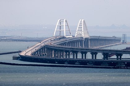 Автомобилистов обяжут заполнять анкету при въезде на Крымский мост Автомобилистов обяжут заполнять анкету при въезде на Крымский мост