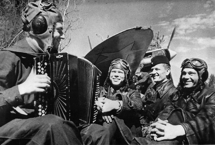 Музыкальная летопись войны: фотовыставка «Музыка Победы» откроется в сквере Московского метро