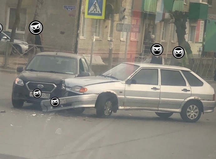 На улице Калинина в Пензе случилась жесткая авария