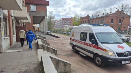 Хирурги Педиатрического университета сохранили кисть руки подростку, неудачно взорвавшему петарду