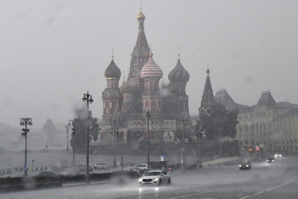 Столичным водителям из-за дождя рекомендовали пересесть на общественный транспорт Столичным водителям из-за дождя рекомендовали пересесть на общественный транспорт
