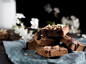 16 кусочков счастья: рецепт брауни с орехами и шоколадом, который покорит всех