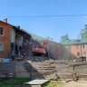 Экскаватор оказался под обломками аварийного дома в Ярославской области