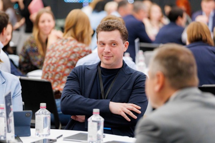 Уехавшего из Костромы известного журналиста наградили медалью за заслуги перед страной