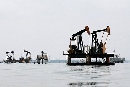 Восемь стран ОПЕК+ решили увеличить добычу нефти в декабре