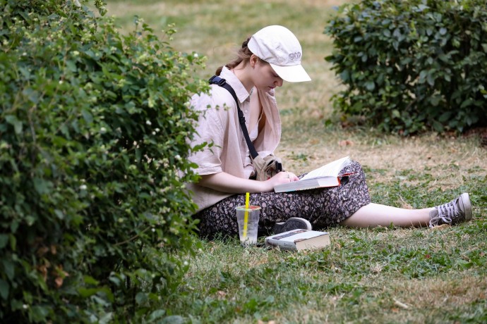 61% россиян предпочитает читать художественную литературу