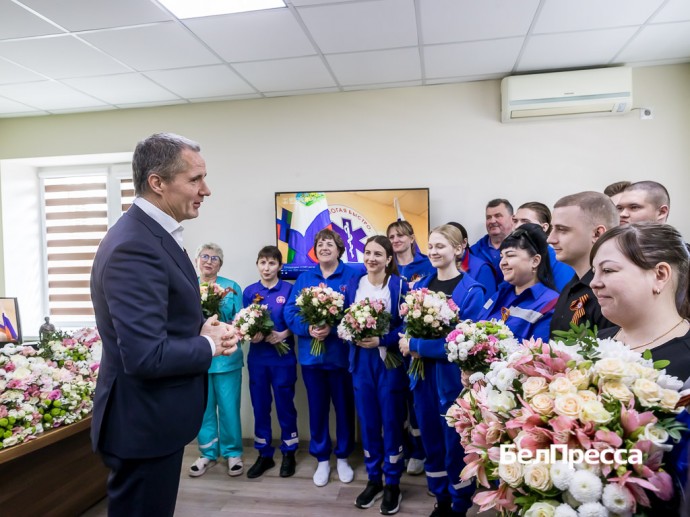 В Белгороде с профессиональным праздником работников скорой помощи поздравил губернатор