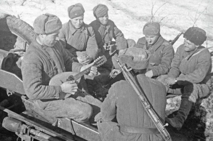 Песни Великой Победы: «На солнечной поляночке»