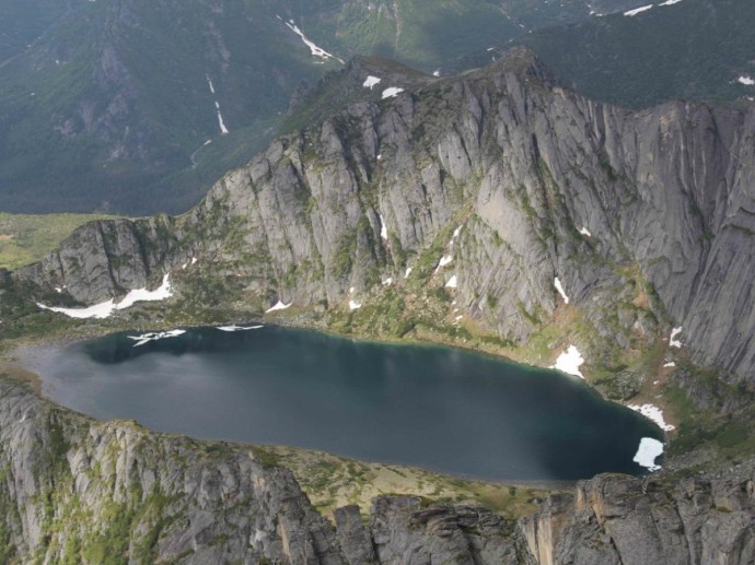 Тектонические разломы сформировали рельеф Дуссе-Алинь по данным географов Тектонические разломы сформировали рельеф Дуссе-Алинь по данным географов