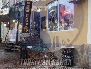 На улице Московской в Пензе обрушился фасад здания