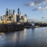 Дептранс: В Москве экипаж электросудна спас из реки двух человек