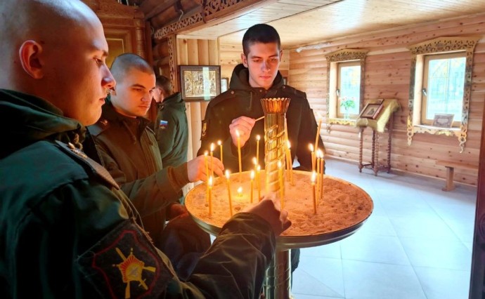 Военнослужащие ВВО на Сахалине приняли участие в литургии