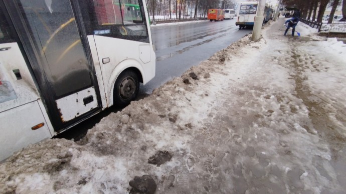 Кировчане жалуются на состояние городских тротуаров