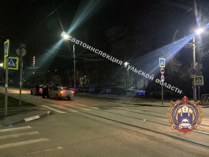 В Туле на улице Ф. Энгельса автомобиль сбил пешехода на переходе