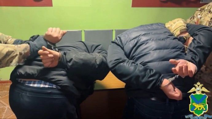 Публично извинились. Появились кадры задержания владивостокских поджигателей автостоянки