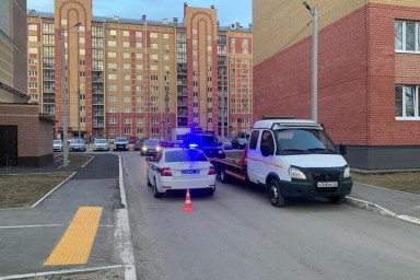 Во дворе Йошкар-Олы иномарка наехала на 87-летнюю бабушку