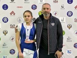 Спортсменка завоевала три медали первенства России по тяжелой атлетике