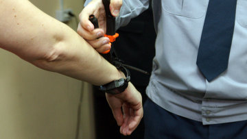 Электронные браслеты планируют надевать осужденным к принудительным работам