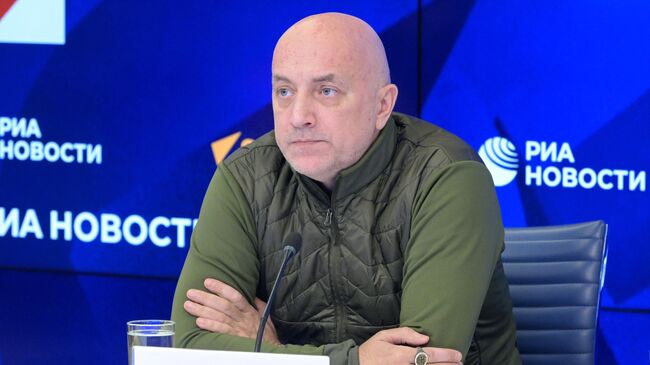 Россия и США договариваются по разделу мира, считает Прилепин