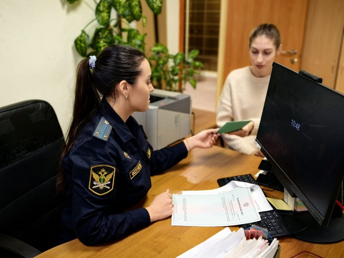 Петербурженка обратилась в суд после отказа дать ей спеть в караоке
