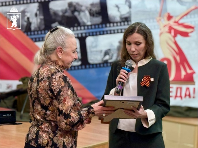 В Ярославле передали найденный смертный медальон бойца его родственникам В Ярославле передали найденный смертный медальон бойца его родственникам