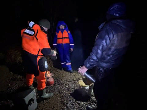 Выпил и бросил друга: В Иркутской области спасли замерзающего рыбака Выпил и бросил друга: В Иркутской области спасли замерзающего рыбака