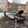 Во дворе жилого дома в Кирове загорелся автомобиль Audi-80