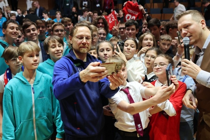 Карпин заявил, что дети задают вопросы лучше, чем журналисты Карпин заявил, что дети задают вопросы лучше, чем журналисты