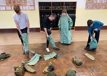 Курсанты ДВОКУ взяли шефство над трудными подростками Благовещенска Курсанты ДВОКУ взяли шефство над трудными подростками Благовещенска