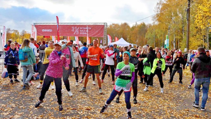 В Туле 800 любителей бега вышли на старт Эстафеты 5х4,2 Осень