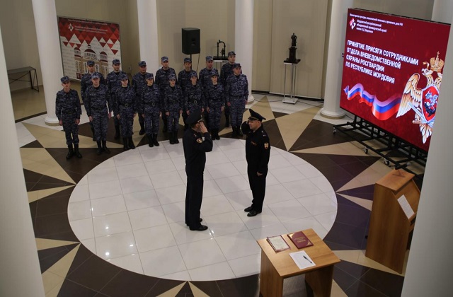 В Мордовии два десятка новобранцев Росгвардии торжественно приняли присягу
