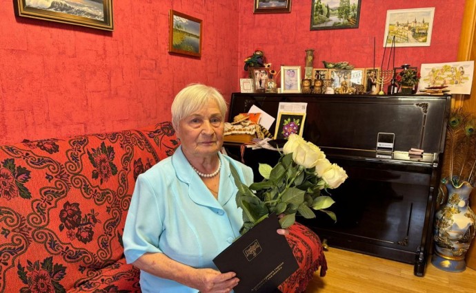 Ветеран труда Елена Петрова из Южно-Сахалинска отметила 94-летний юбилей Ветеран труда Елена Петрова из Южно-Сахалинска отметила 94-летний юбилей