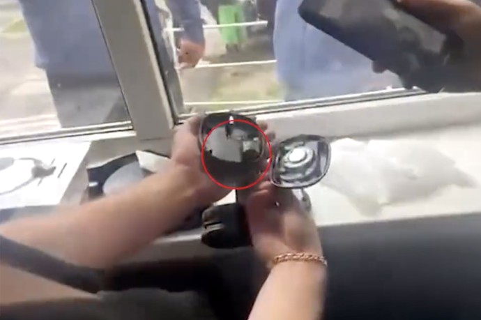 В Москве курьер пытался передать в больницу наркотики, спрятанные в наушники