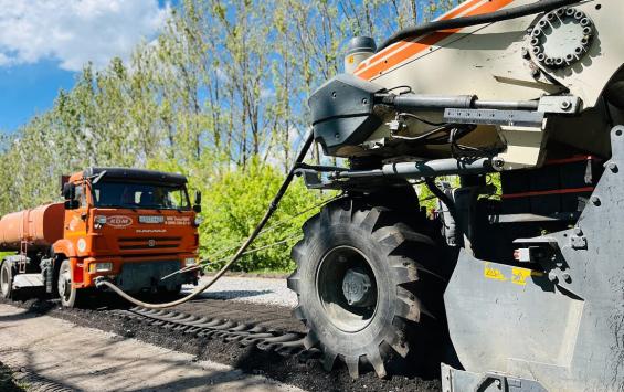 В Солнцевском районе ремонтируют дорогу к школам и Дому культуры