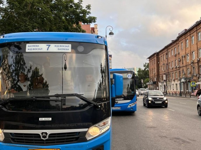 Не прошло и года: перевозчики Владивостока просят снова поднять стоимость проезда
