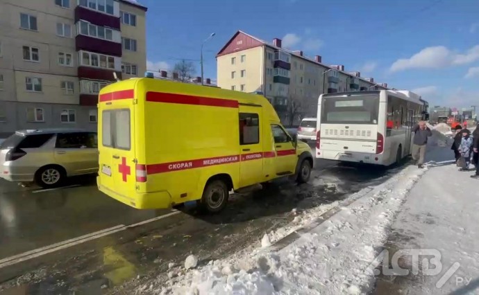 Скорую помощь вызвали пассажирке автобуса в Южно-Сахалинске