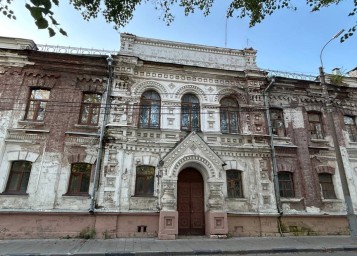 Здание бывшей богадельни купца Вахрамеева в Ярославле выставлено на продажу