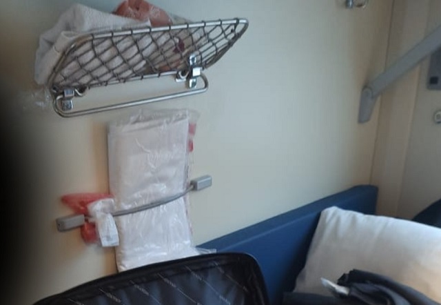 Ранее судимая девушка похитила телефон и золотое кольцо, оставленные на столике в вагоне поезда Ранее судимая девушка похитила телефон и золотое кольцо, оставленные на столике в вагоне поезда