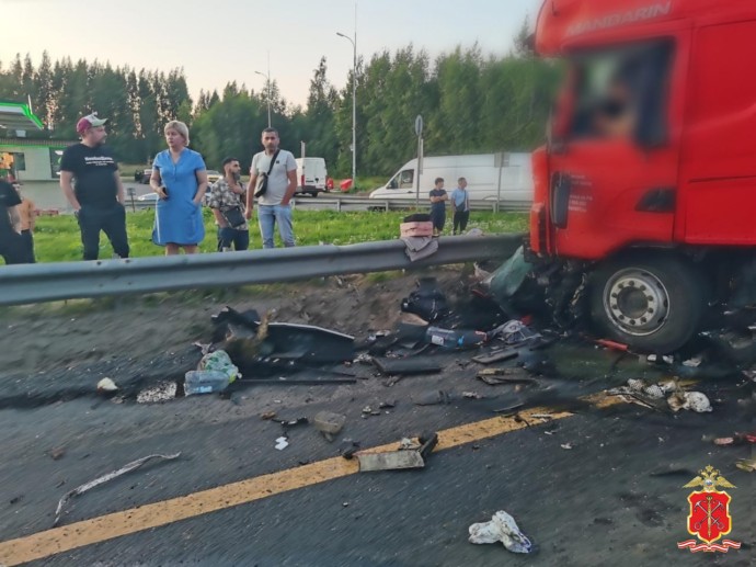 Подросток и двое взрослых находятся в тяжелом состоянии после аварии на трассе «Кола»