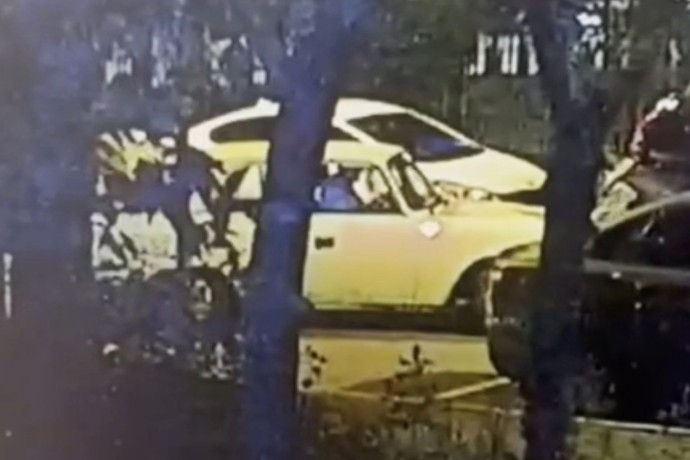 В Москве ленивые угонщики украли редкий автомобиль и перевезли его в соседний двор