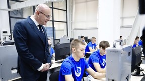 Дмитрий Чернышенко оценил образовательную инфраструктуру Самарской области и пообщался со студентами учебных заведений региона Дмитрий Чернышенко оценил образовательную инфраструктуру Самарской области и пообщался со студентами учебных заведений региона