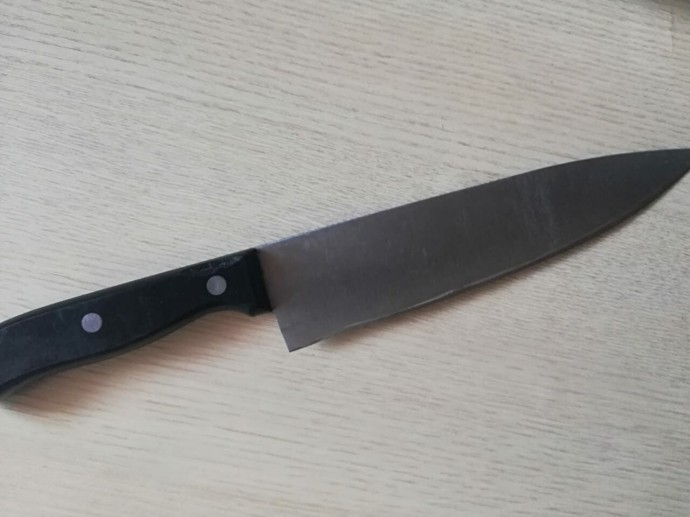 Астраханка во время застолья вонзила нож в грудь супруга Астраханка во время застолья вонзила нож в грудь супруга