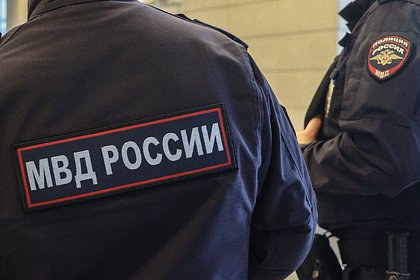 Пьяный россиянин ударил возлюбленную локтем в глаз в самолете за потерянное кольцо