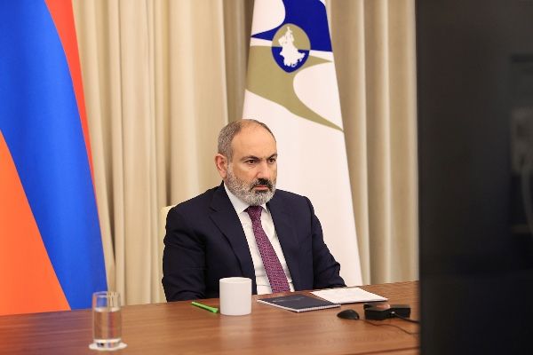 «Пашинян — национальное бремя страны»: армянские эксперты о просчетах власти