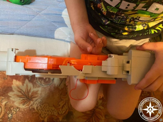 Спасатели в Башкирии помогли ребенку, «пострадавшему» от игрушки