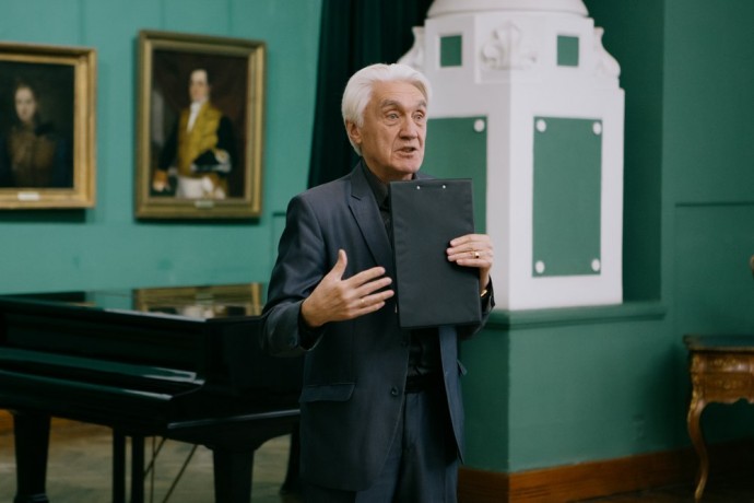 Не забудьте поздравить: праздник у директора картинной галереи Кирилла Застрожного