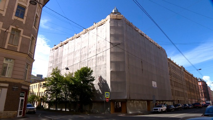 С вниманием к истории и с заботой о комфорте: Как ремонтируют дома в центре Петербурга