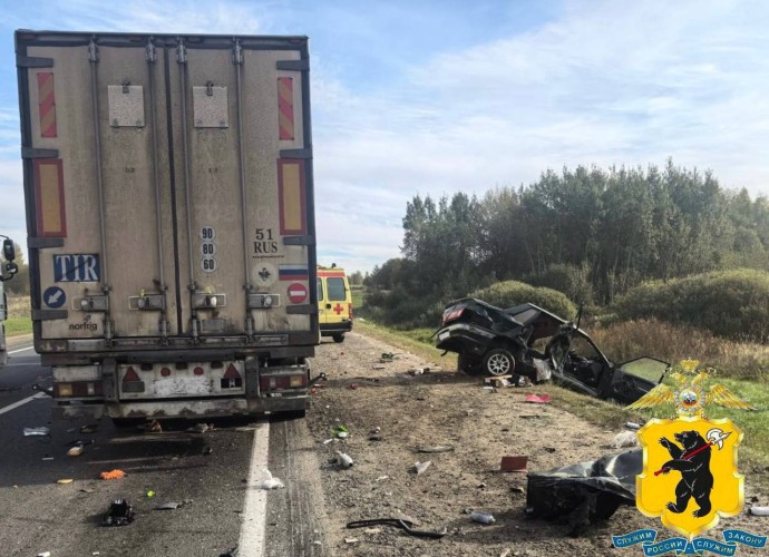 В тройном ДТП в Ярославской области пострадал водитель ВАЗа В тройном ДТП в Ярославской области пострадал водитель ВАЗа