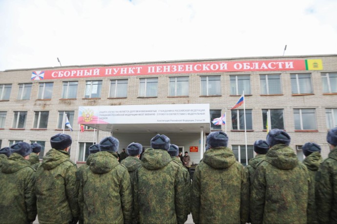 В Пензе первых новобранцев осеннего призыва проводили в армию
